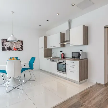 Klara Apartment *